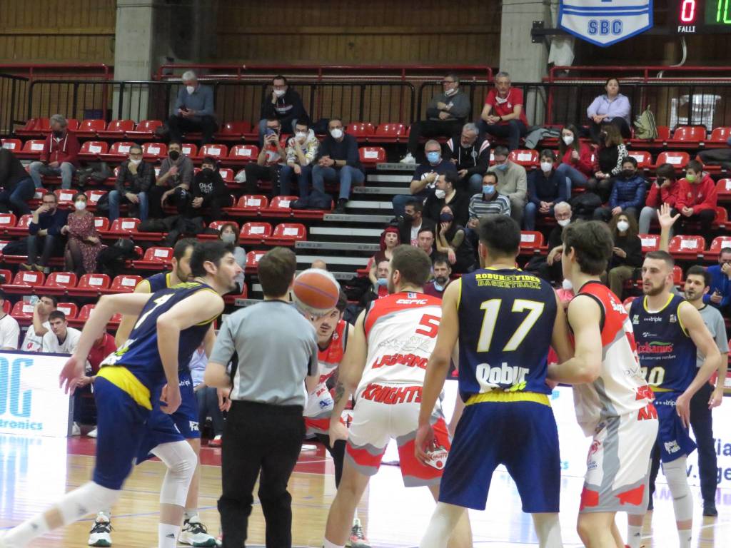 Basket: Legnano sfida Varese al Pala Borsani 