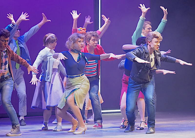 La musica di Grease accende la serata al Teatro di Varese