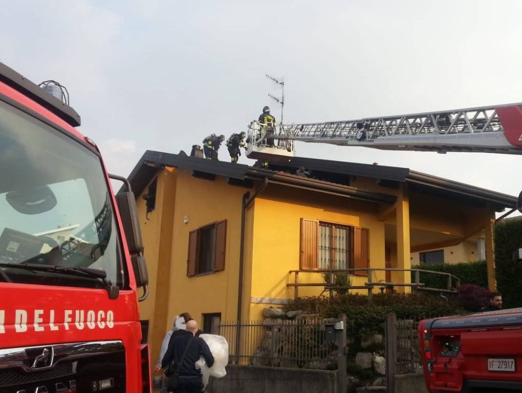 Gazzada Schianno - Incendio via Adua