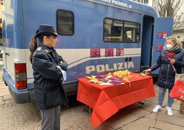 Il camper della Polizia a Varese per la giornata della Donna