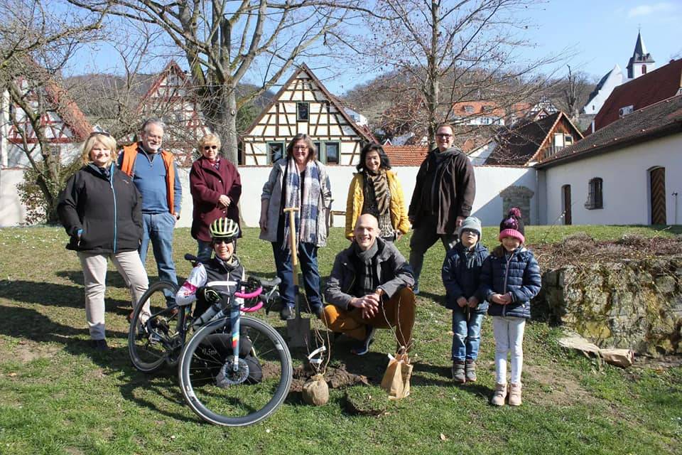 In bici da Stoccolma a Milano, Paola Gianotti fa tappa a Saronno