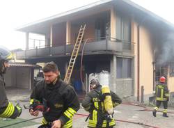 In fiamme una ditta a Caronno Varesino