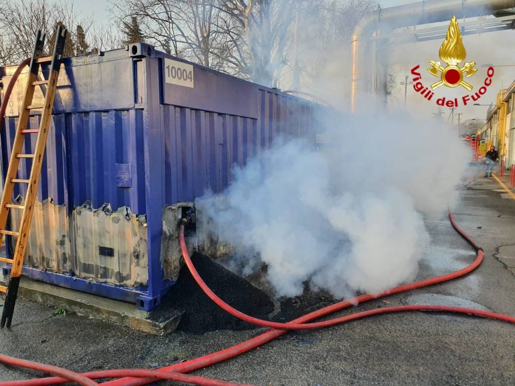 Incendio in una azienda di Gallarate