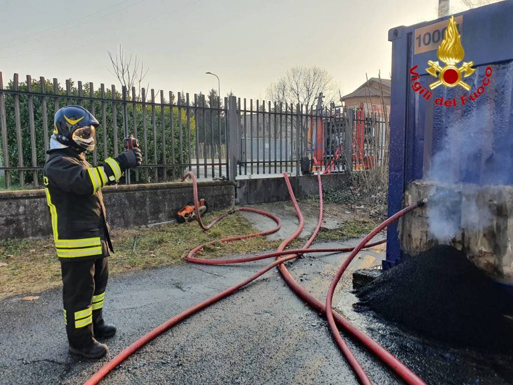 Incendio in una azienda di Gallarate