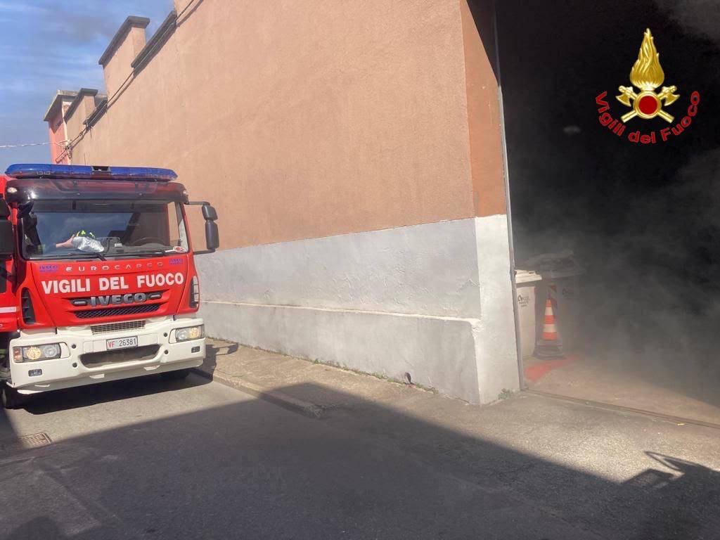 incendio in una falegnameria di Busto Arsizio