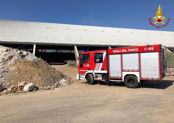 incidente sul lavoro palaghiaccio varese