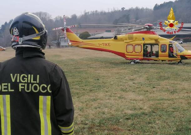 Precipita a Vergiate un parapendio a motore