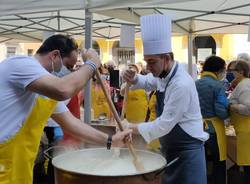 Risottata solidale in piazza a Varese