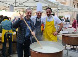 Risottata solidale in piazza a Varese