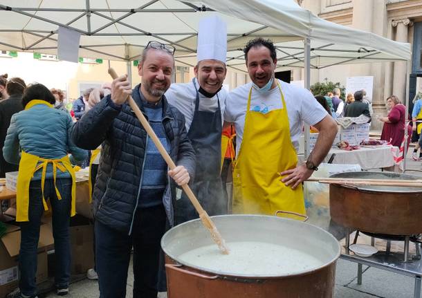 Risottata solidale in piazza a Varese