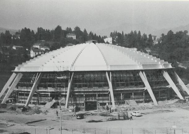 Varese anni Sessanta: i lavori di costruzione del palazzetto dello sport di Masnago