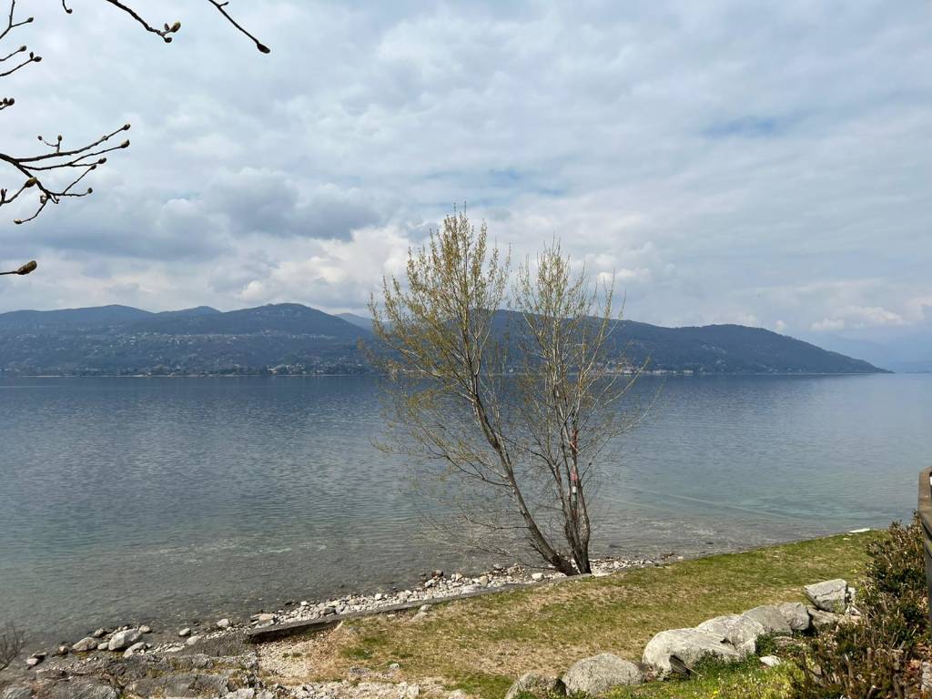 Il Lago Maggiore in siccità a Ispra