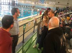 Il presidente del Coni Lombardia, Marco Riva in piscina Legnano