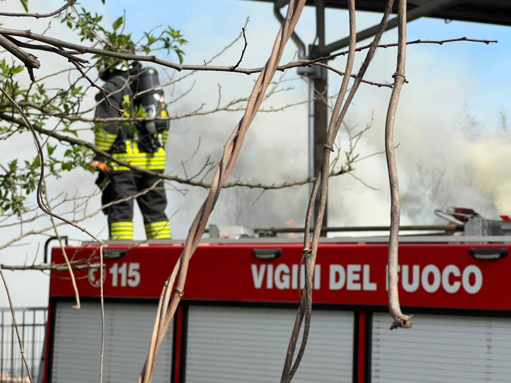 incendio rifiuti accam neutalia aprile 2022