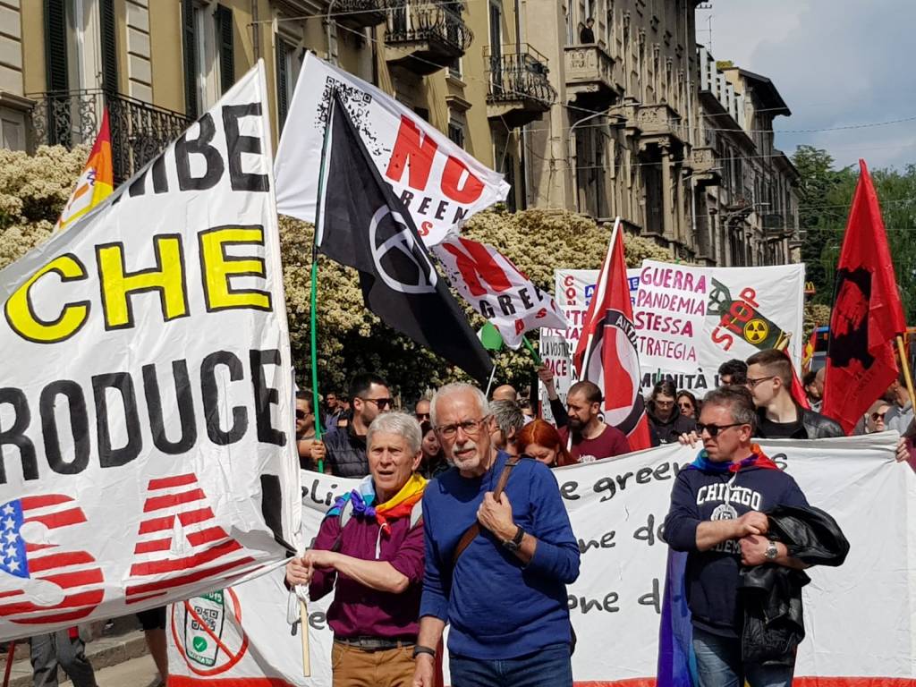 Un corteo in centro per la Varese che ripudia laguerra