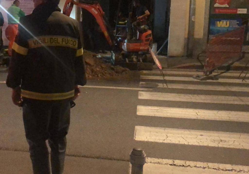 Vigili del fuoco in via Venegono a Legnano 