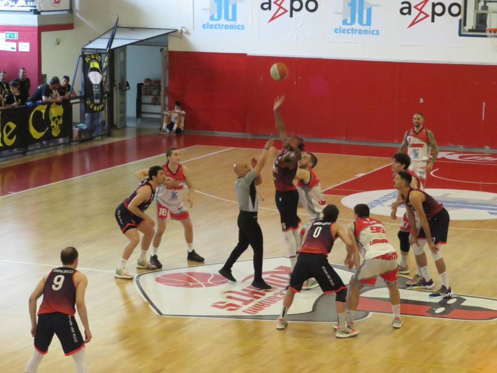 Basket play off - Legnano sfida Bergamo 
