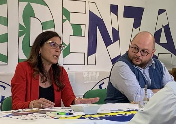 Francesca Brianza spiega i referendum agli attivisti della Lega