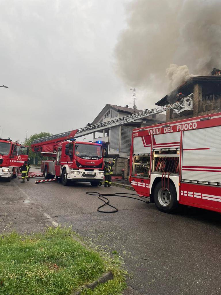 Incendio tetto a Lainate 