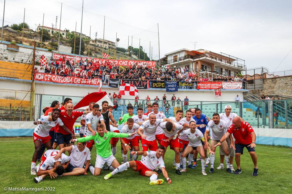 La festa del Città di Varese per la vittoria ai playoff