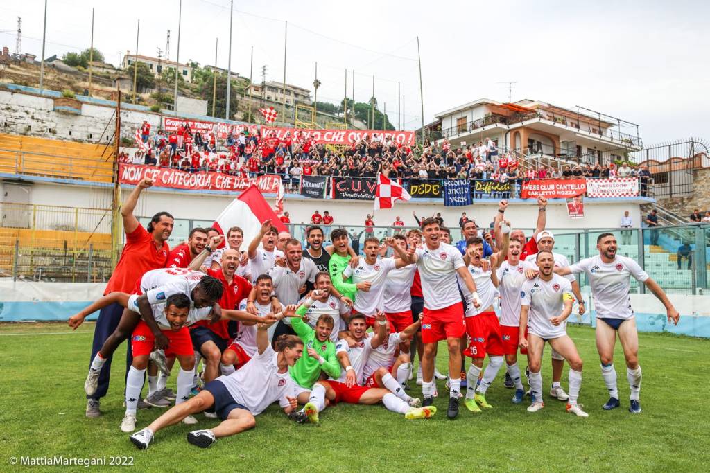 La festa del Città di Varese per la vittoria ai playoff