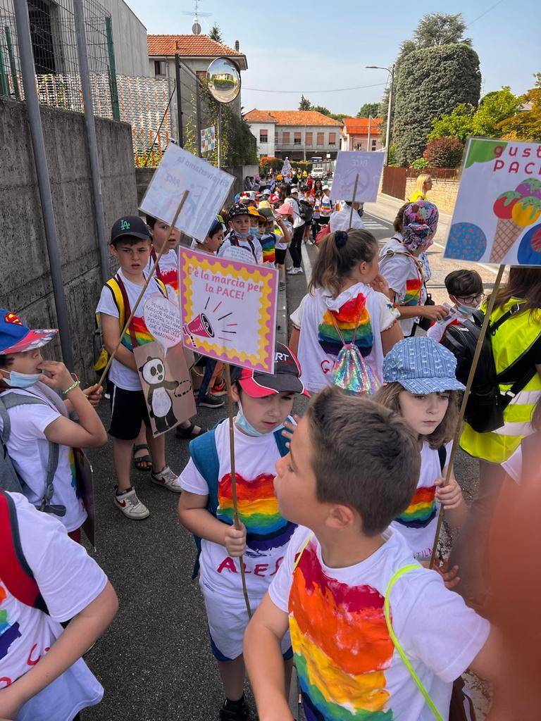 la marcia della pace degli studenti di Solbiate Arno