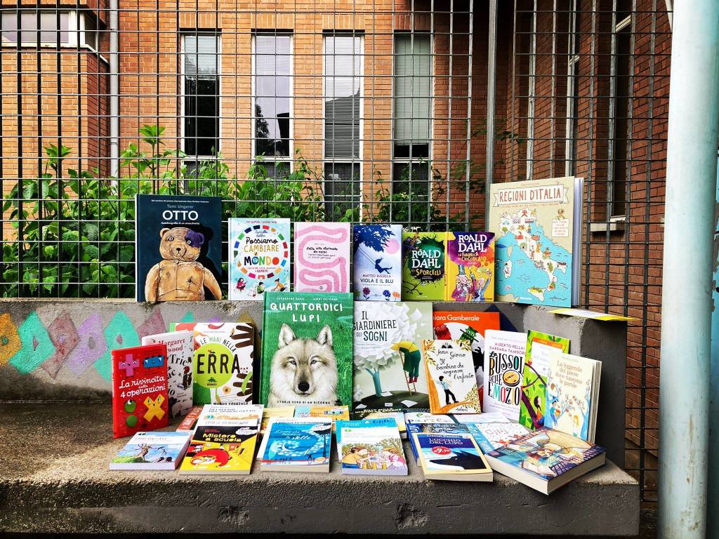 libri donati alla scuola primaria di san fermo