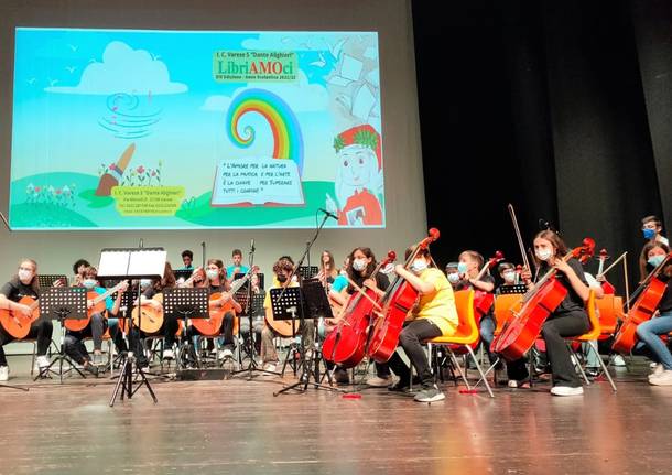 Studenti in festa al Teatro Apollonio per le premiazioni di