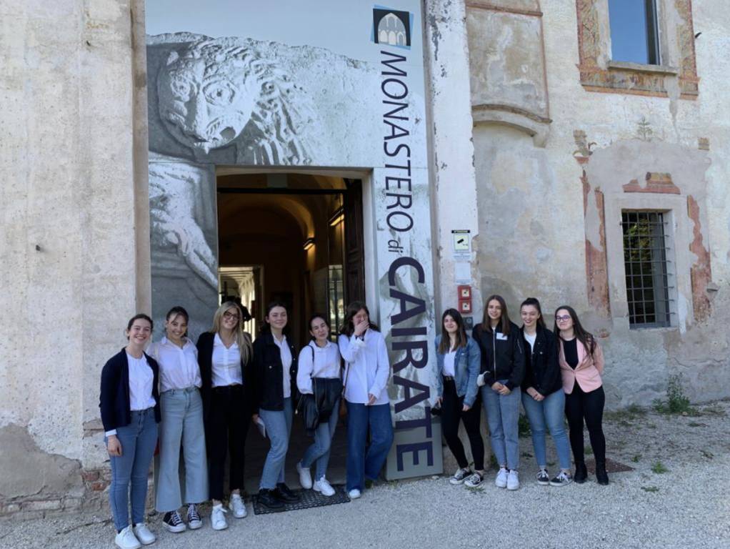 Studenti del Liceo Curie guide turistiche al Monastero di Cairate