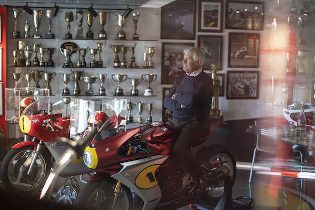 Il leggendario Giacomo Agostini e la MV Agusta che porta il suo nome