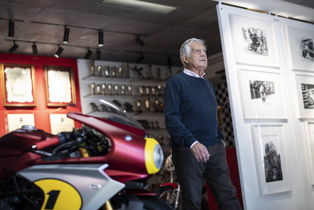 Il leggendario Giacomo Agostini e la MV Agusta che porta il suo nome