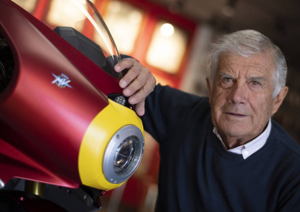 Il leggendario Giacomo Agostini e la MV Agusta che porta il suo nome