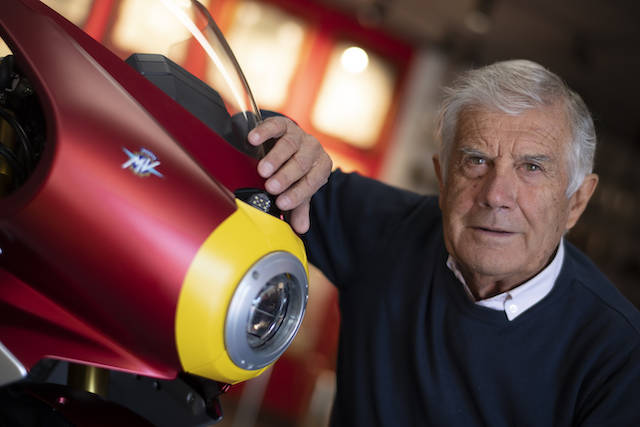 Il leggendario Giacomo Agostini e la MV Agusta che porta il suo nome