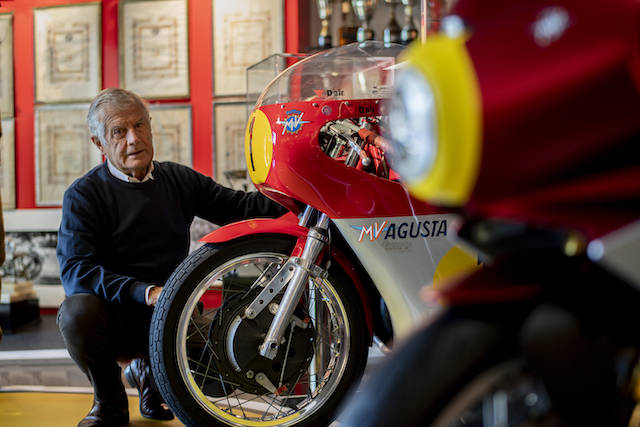 Il leggendario Giacomo Agostini e la MV Agusta che porta il suo nome