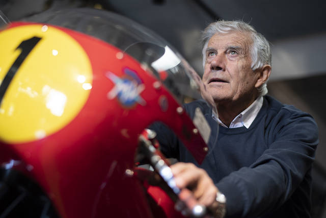 Il leggendario Giacomo Agostini e la MV Agusta che porta il suo nome