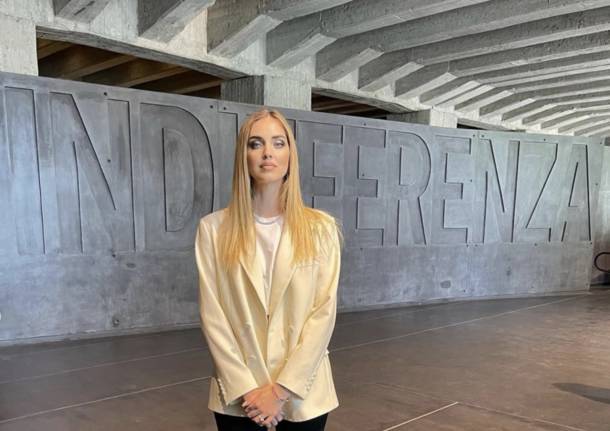 Chiara Ferragni e Liliana Segre insieme al Memoriale della Shoah di Milano