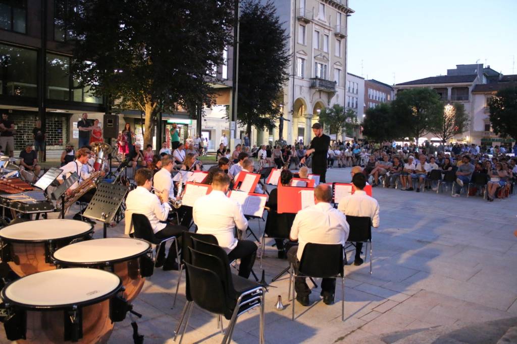 Mercoledì dello shopping a Legnano con la banda di Legnano