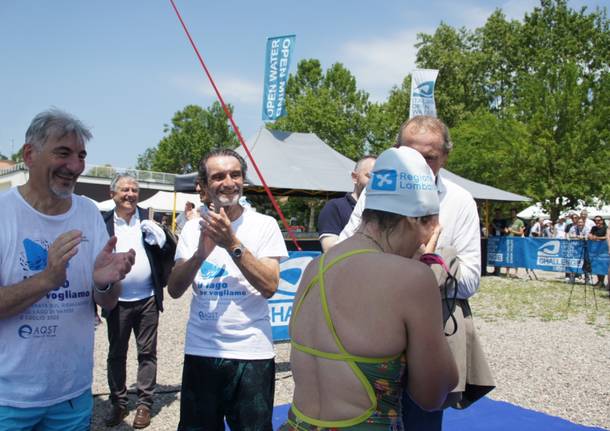 200 nuotatori alla prima traversata del Lago di Varese