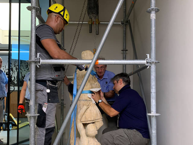 La statua del Duomo di Milano \"adottata\" dalla Techbau di Castelletto Ticino