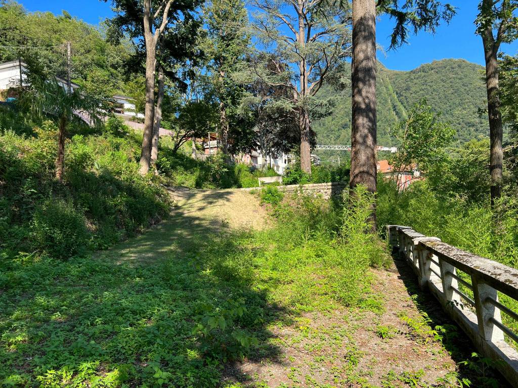 Il parco delle Torrazze e la passeggiata Romanini di laveno mombello 