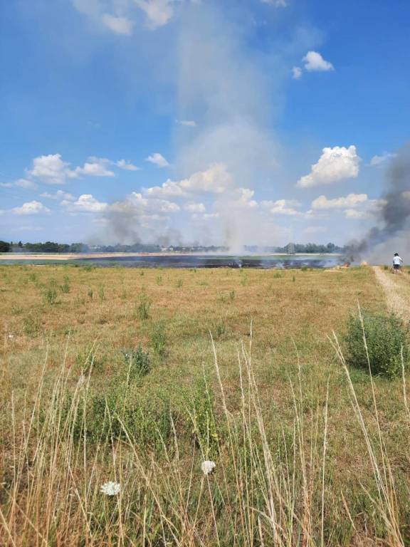 Incendio campi in via Saronnino a Origgio