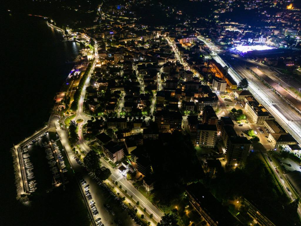 Le luci di Luino viste dal drone