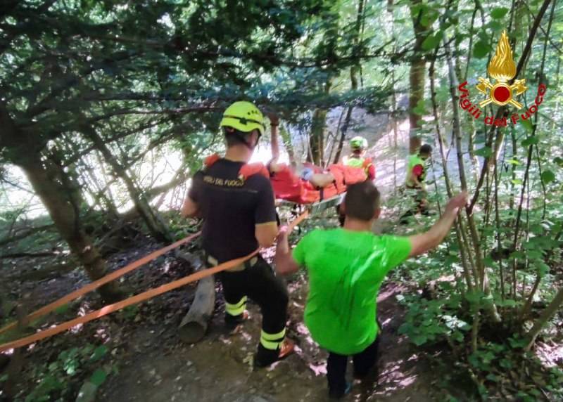 Turista infortunata alle Cascate di Ferrera, la soccorrono Vigili del Fuoco e Soccorso Alpino