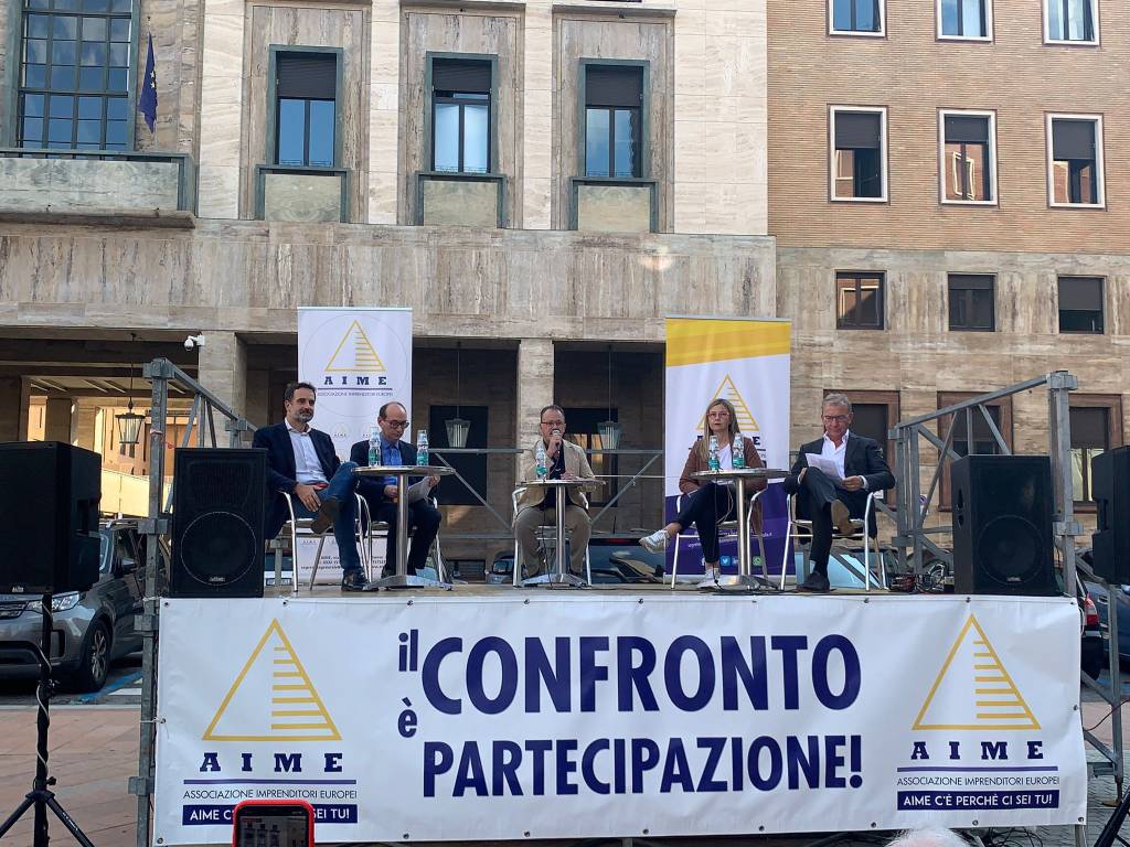 Aime “Mette in piazza” a Varese le quattro anime della campagna elettorale