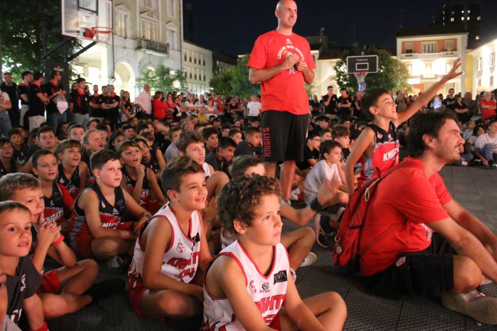 Legnano Basket - presentazione in piazza San Magno a Legnano