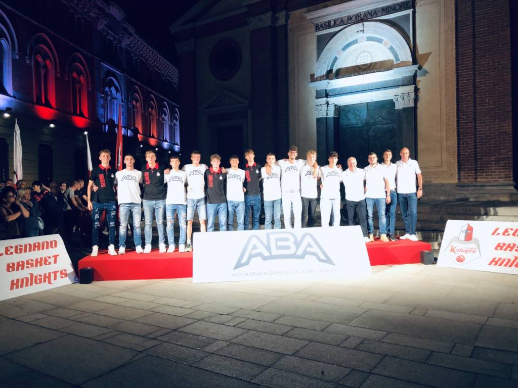 Legnano Basket - presentazione in piazza San Magno a Legnano