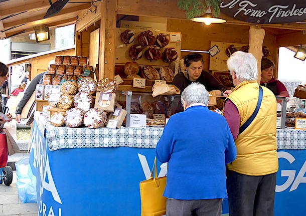 In piazza a Varese un angolo di Trentino