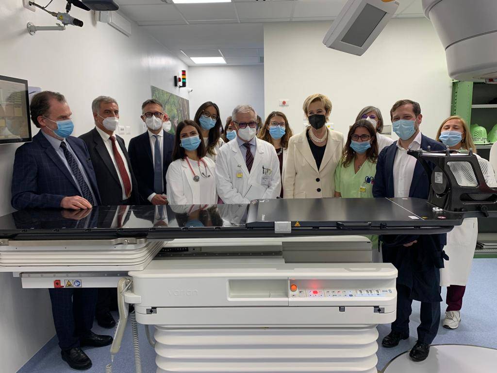 Letizia Moratti in visita al nuovo acceleratore lineare dell'ospedale di Varese