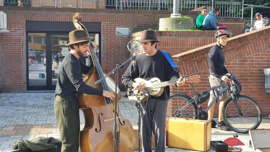 Mitiche in piazza 30 ottobre Varese 