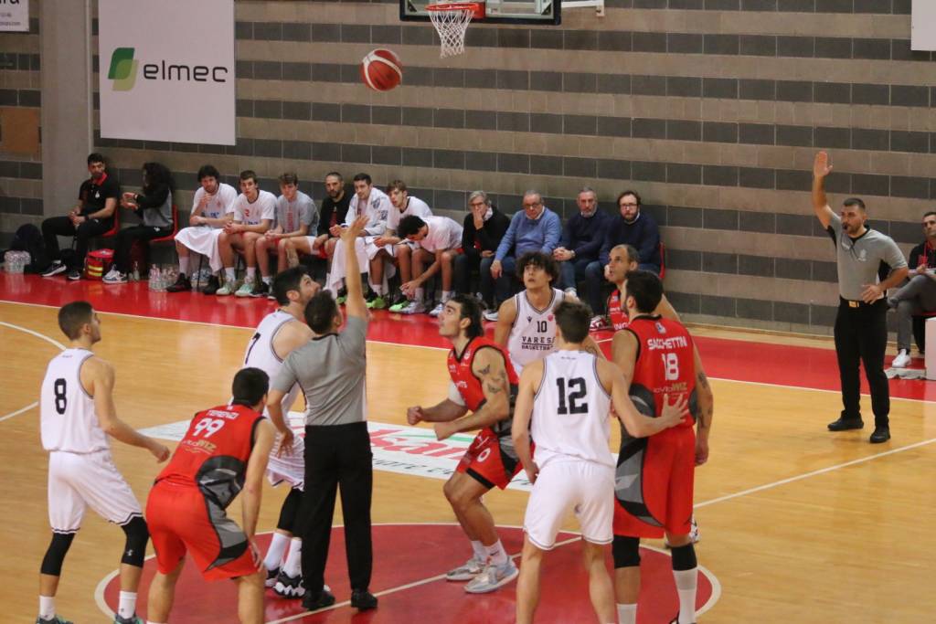 Basket Legnano contro Varese Campus